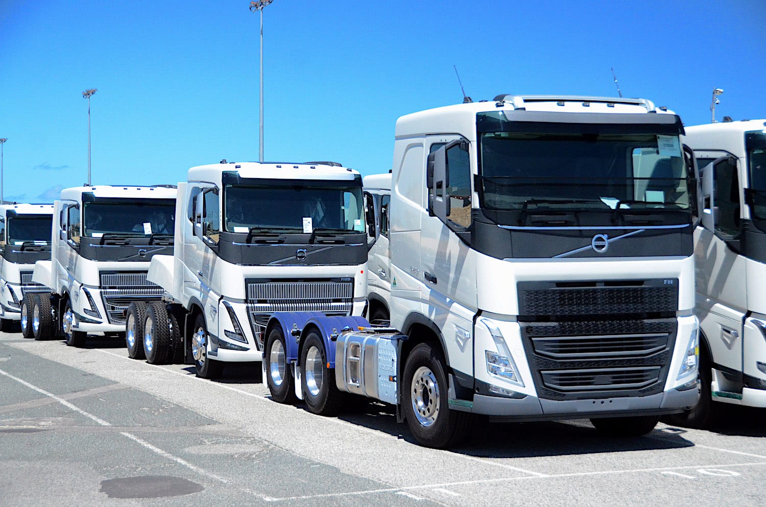 Trucks & Semi-Trailers